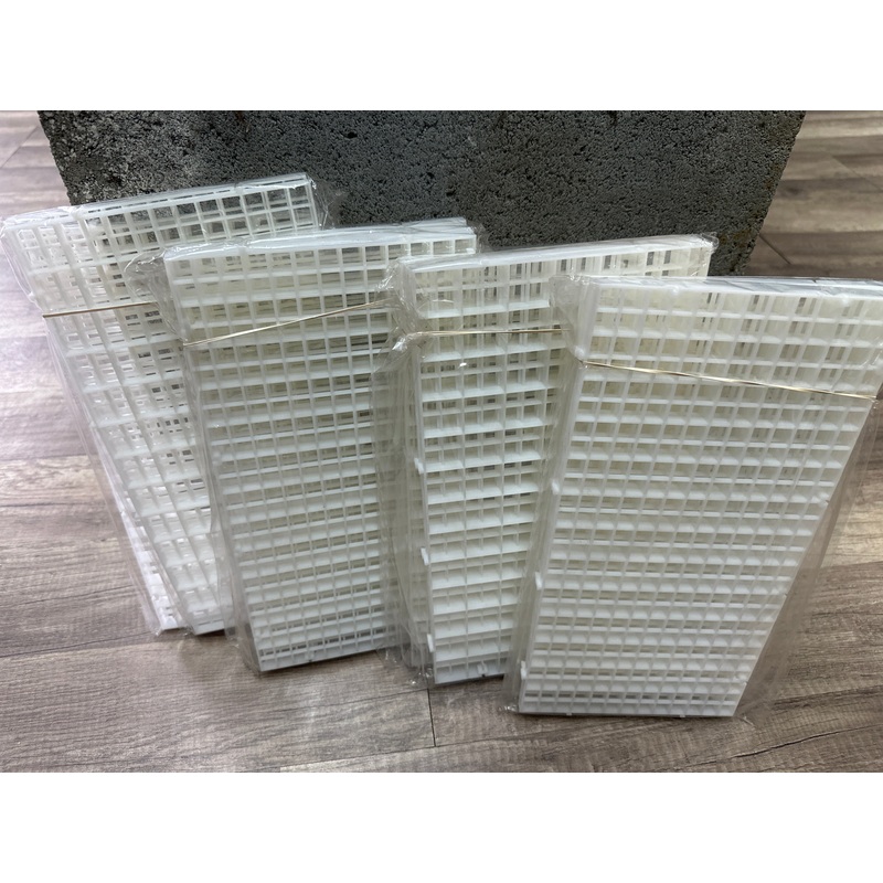 4 Pcs Aquarium Fish Tank Divider Plastic Egg Crate Aquarium Filter Bottom Tray Grid Isolation Board Partition Net Pane Separator for Mixed Breeding Light Diffuser